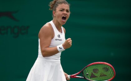 Jasmine Paolini reagisce durante il match contro Robin Montgomery a Wimbledon