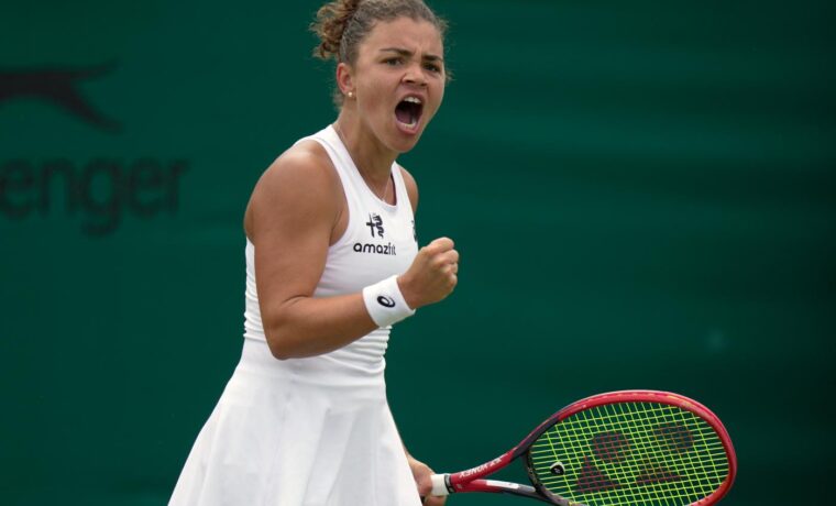 Jasmine Paolini reagisce durante il match contro Robin Montgomery a Wimbledon