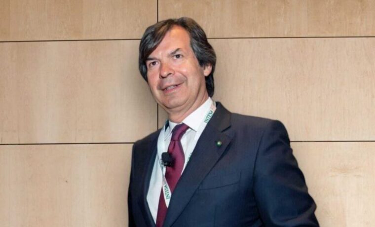 Carlo Messina, CEO di Intesa Sanpaolo, durante la conferenza stampa