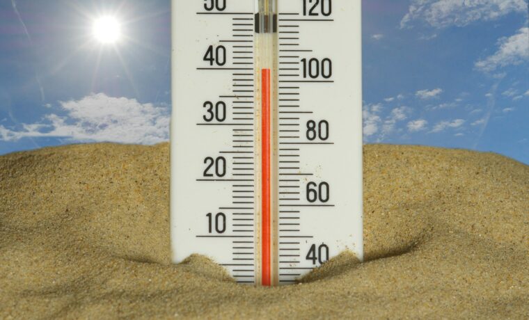 Persone in attesa al Pronto soccorso durante un'ondata di calore