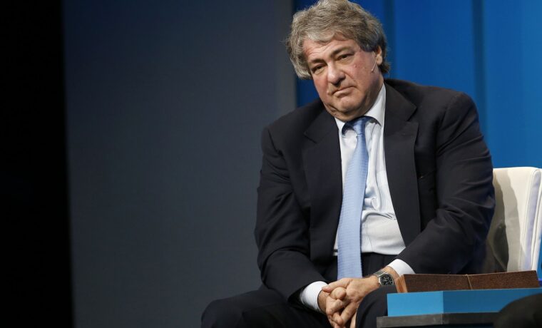 Leon Black durante una conferenza stampa