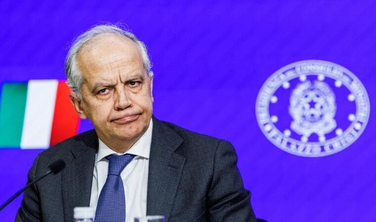 Ministro Piantedosi in conferenza stampa