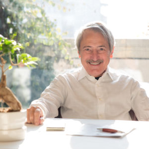 Antonio Brandi durante un'intervista