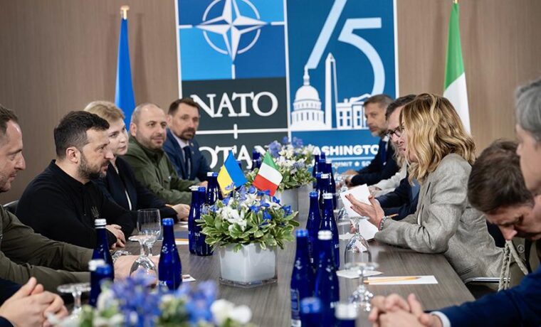 Giorgia Meloni e Volodymyr Zelensky al vertice NATO di Ankara