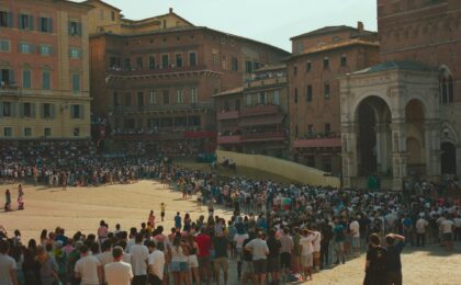 Cavallo in corsa al Palio di Siena