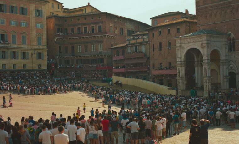 Cavallo in corsa al Palio di Siena