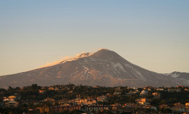 Aeroporto di Catania riapertura dopo allerta Etna