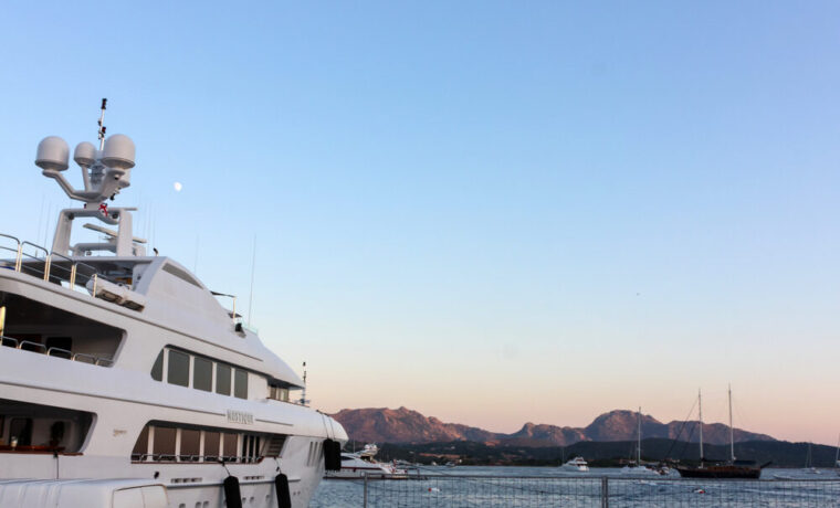 Immagine di uno yacht in costruzione