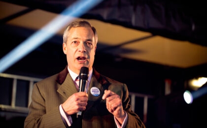 Nigel Farage durante una conferenza stampa