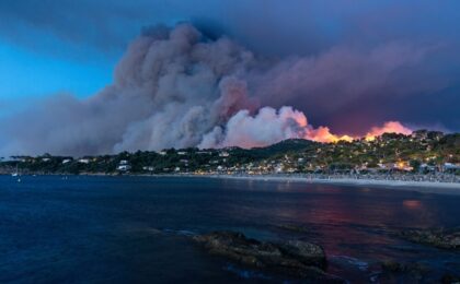 Incendi in Francia, evacuazioni a Lacanau