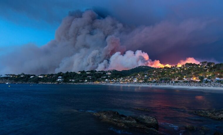 Incendi in Francia, evacuazioni a Lacanau