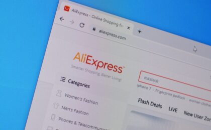 Logo di AliExpress con bandiera dell'Unione Europea