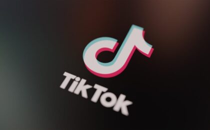 TikTok combatte lo spam IA con un nuovo hub