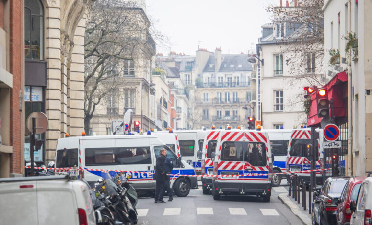 Scena di aggressione a Porte de Clichy, Parigi