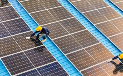 Impianto fotovoltaico su un tetto industriale
