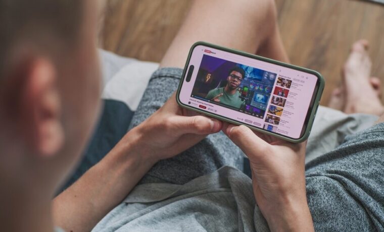 Schermata di YouTube su smartphone