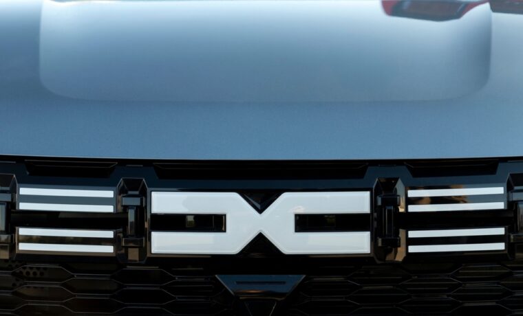 Dacia Striker crossover elettrificato