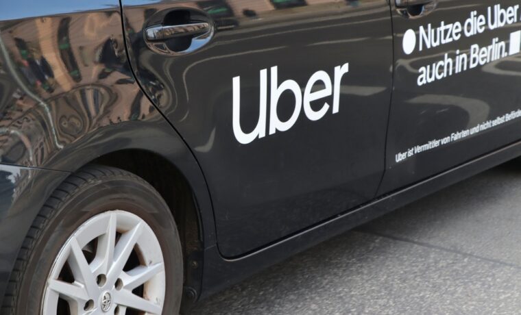 Robotaxi in una città