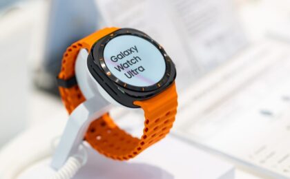 Samsung Galaxy Watch Ultra 2 con cinturino nero