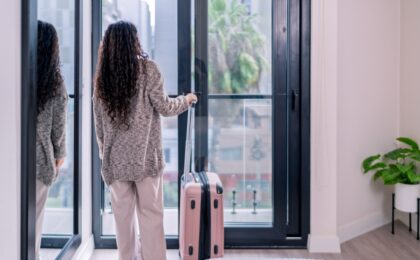 Immagine rappresentativa di truffe online nel settore dei viaggi
