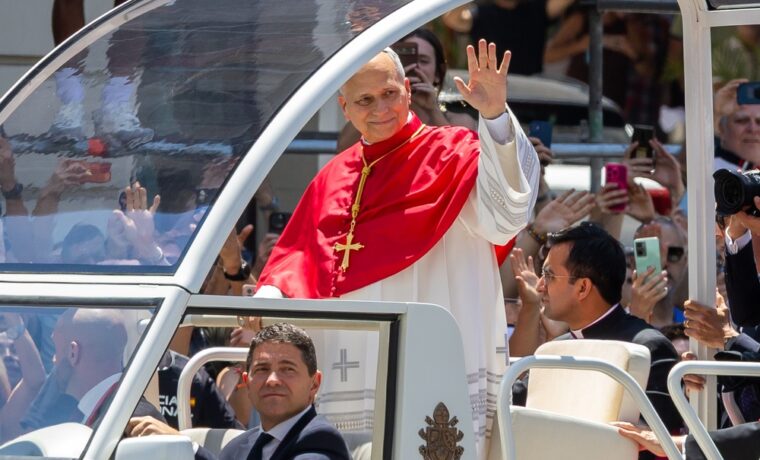 Il Papa durante un discorso
