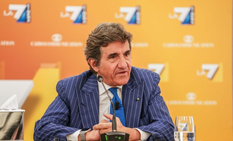 Urbano Cairo durante la presentazione dei palinsesti di La7