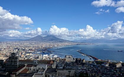 Rissa e spari in piazza Montesanto a Napoli