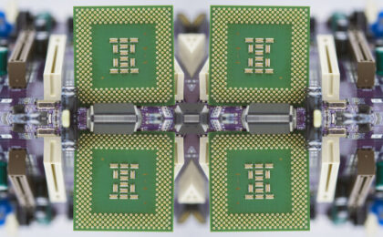 Circuito integrato su sfondo tecnologico
