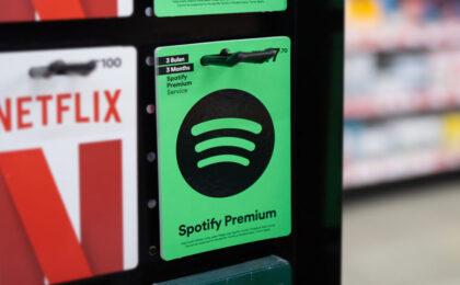 Logo di Spotify su uno schermo digitale