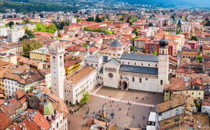 Panorama del Trentino, simbolo di crescita economica e innovazione