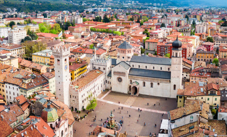Panorama del Trentino, simbolo di crescita economica e innovazione