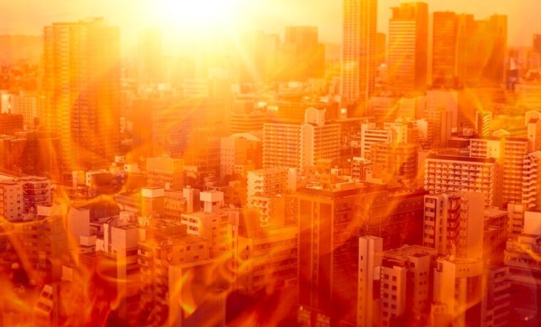 Persone che si riparano dal caldo estremo
