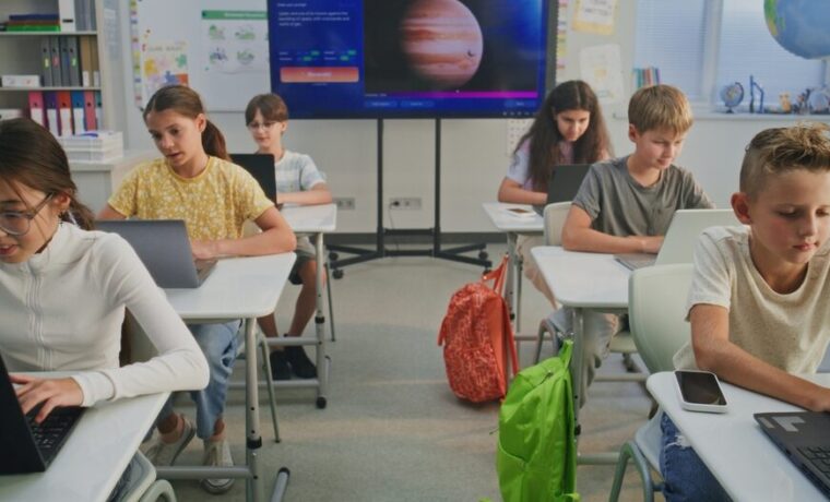 Immagine di una classe scolastica moderna