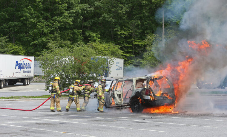 Auto in fiamme a Cinisello Balsamo
