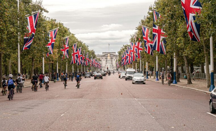 Ciclisti durante il Lloyds Tour of Britain