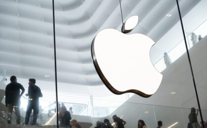 John Ternus e Tim Cook, nuovi ruoli ai vertici di Apple